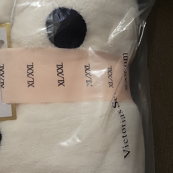 Victoria Secret Short Plush Robe Size XL/XXL - Picture 10 of 15